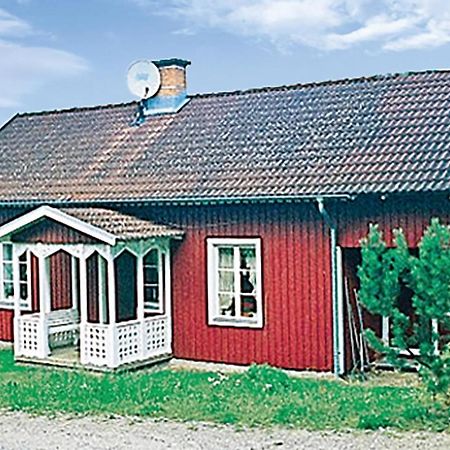 3 Bedroom Beautiful Home In Kristdala Malghult エクステリア 写真